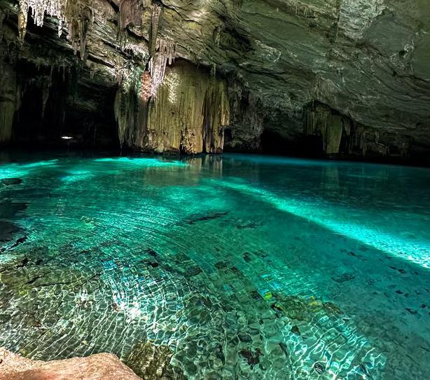 Seis turistas e guia são detidos por invadir gruta paradisíaca interditada há 20 anos em MT