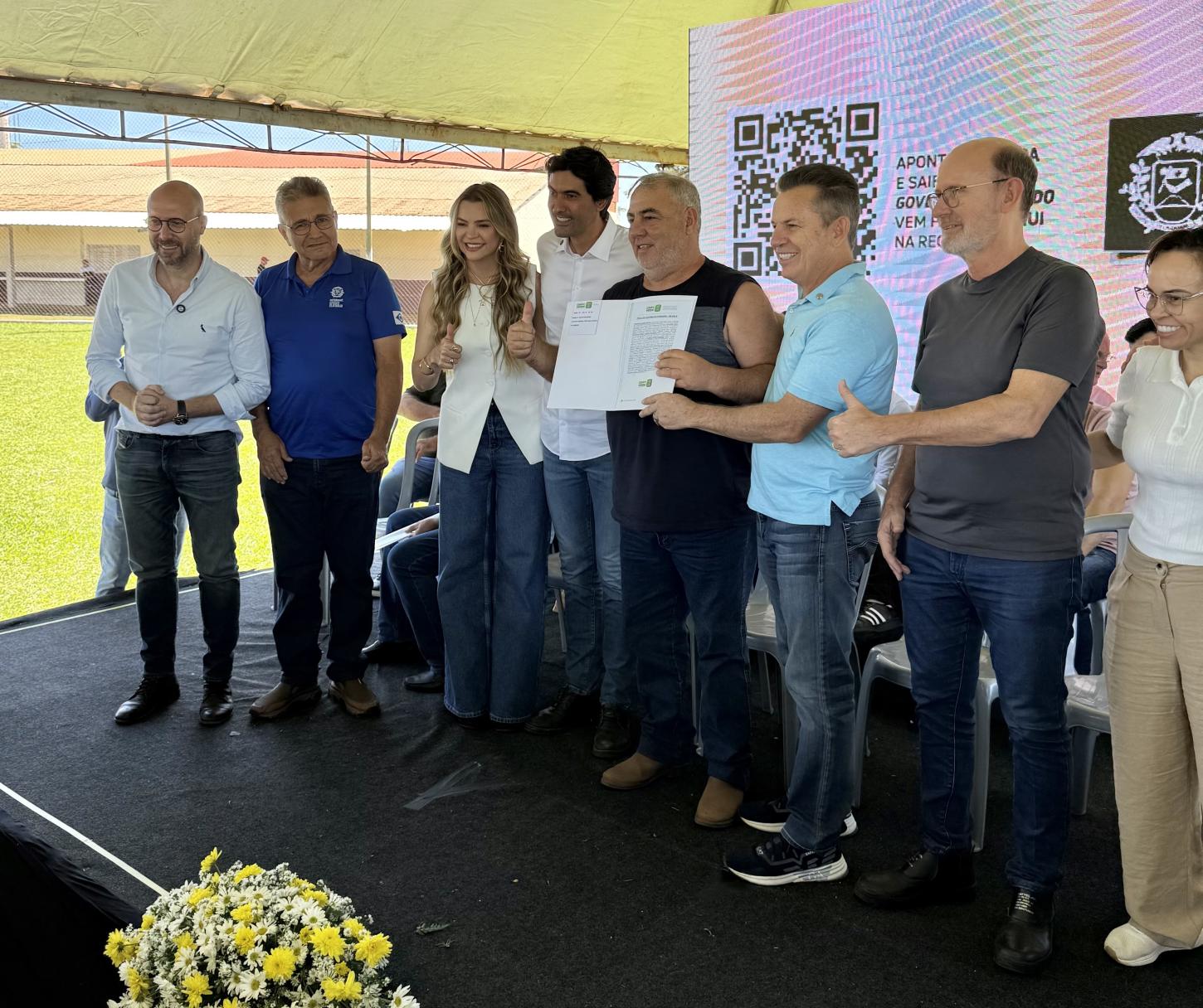 Campo Verde; Governo entrega escrituras definitivas e põe fim à espera de mais de 40 anos de moradores de assentamento