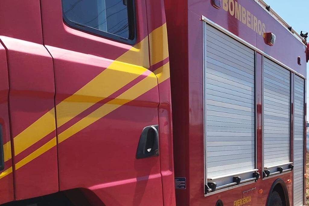 Corpo de Bombeiros combate princípio de incêndio em residência