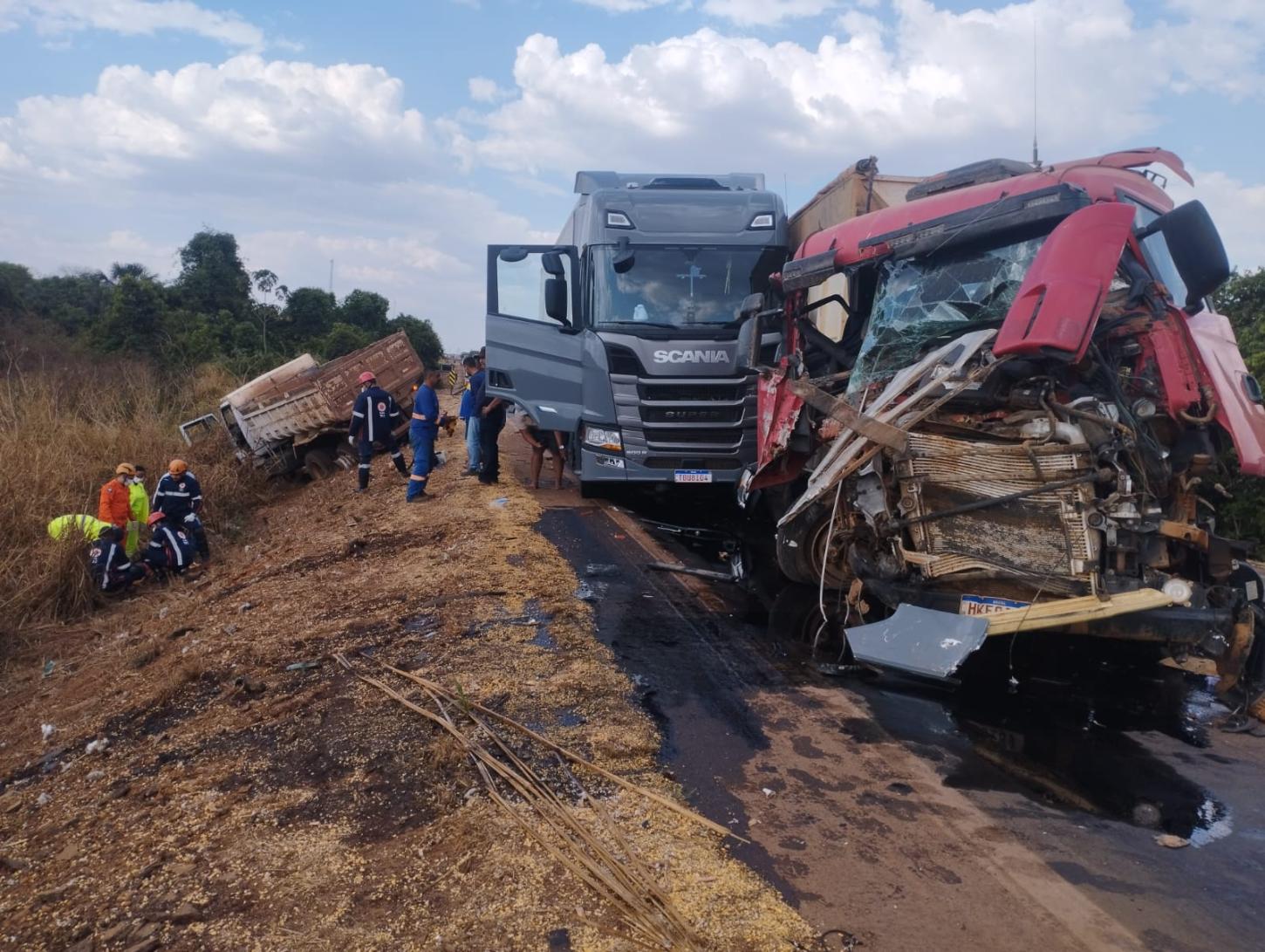MT-130; Colisão entre quatro caminhões deixa um homem ferido em Primavera do Leste
