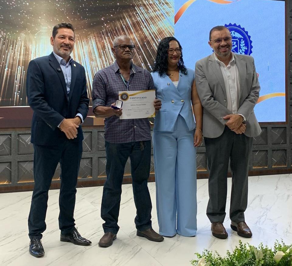 Governo de MT homenageia pela primeira vez empregados públicos que completaram 25 anos de carreira