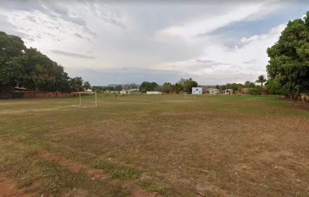Adolescente é morto a tiros em campo de futebol à luz do dia em Cáceres