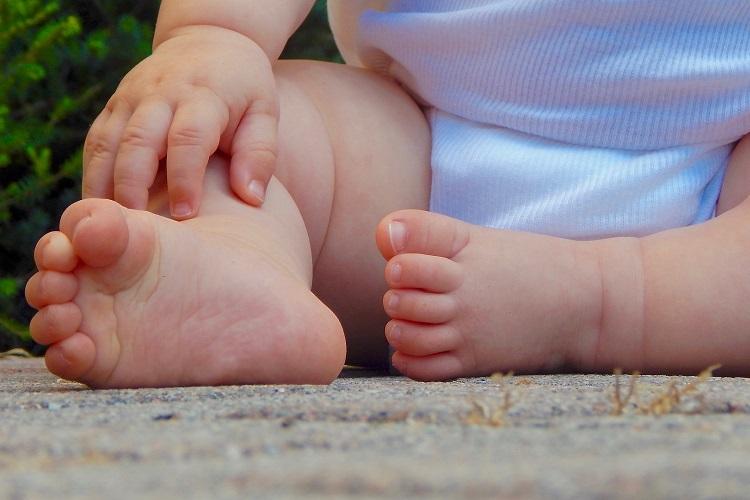 Bebê de quatro meses morre após se engasgar com leite em Cuiabá