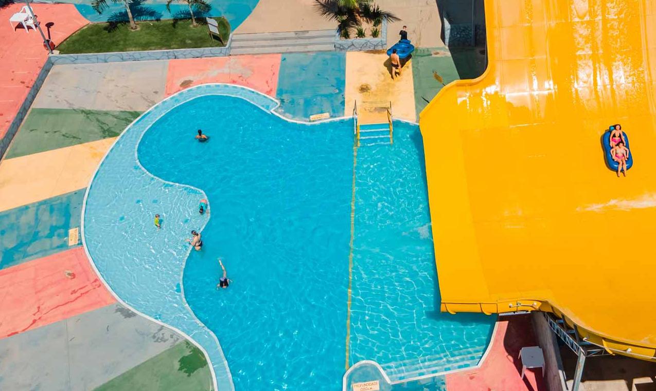 Idoso de 62 anos, foi preso após passar a mão na 'bunda' de uma garota de 13 anos em parque áquatico