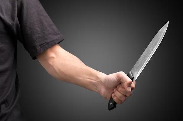 Maníaco invade casa e ataca ex-sogra com golpes de faca em Chapada dos Guimarães