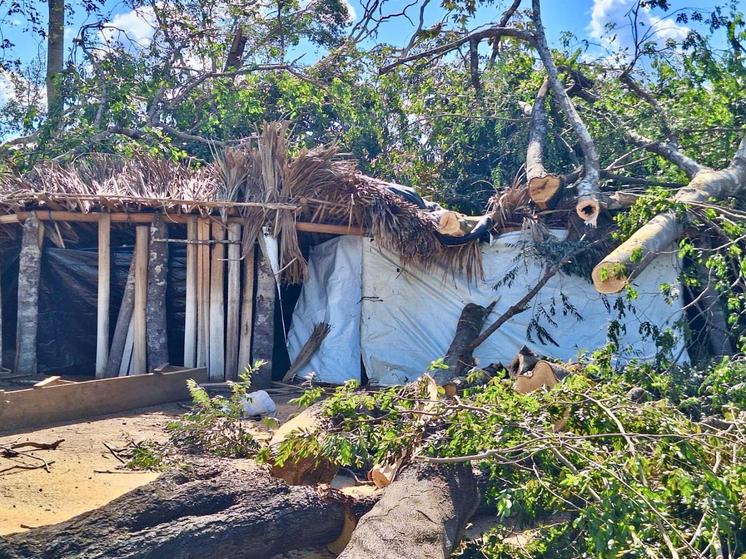 Vendaval destrói casas e deixa famílias desabrigadas na Aldeia Ihumba, em Gaúcha do Norte