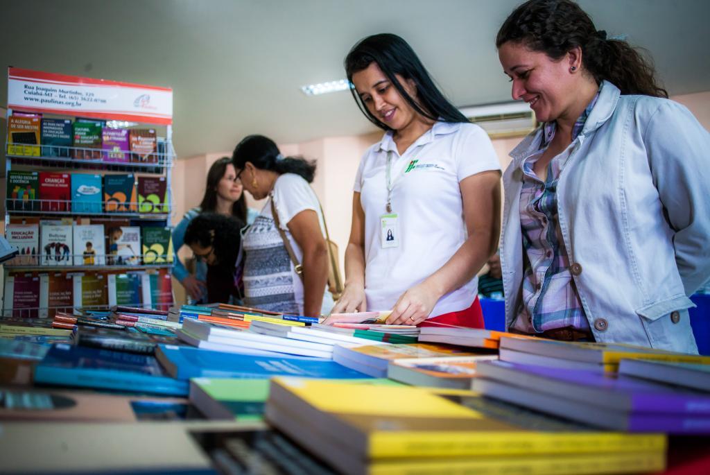 Acervo de 1,5 mil livros de autores mato-grossenses são doados pelo Sistema Estadual de Bibliotecas Públicas
