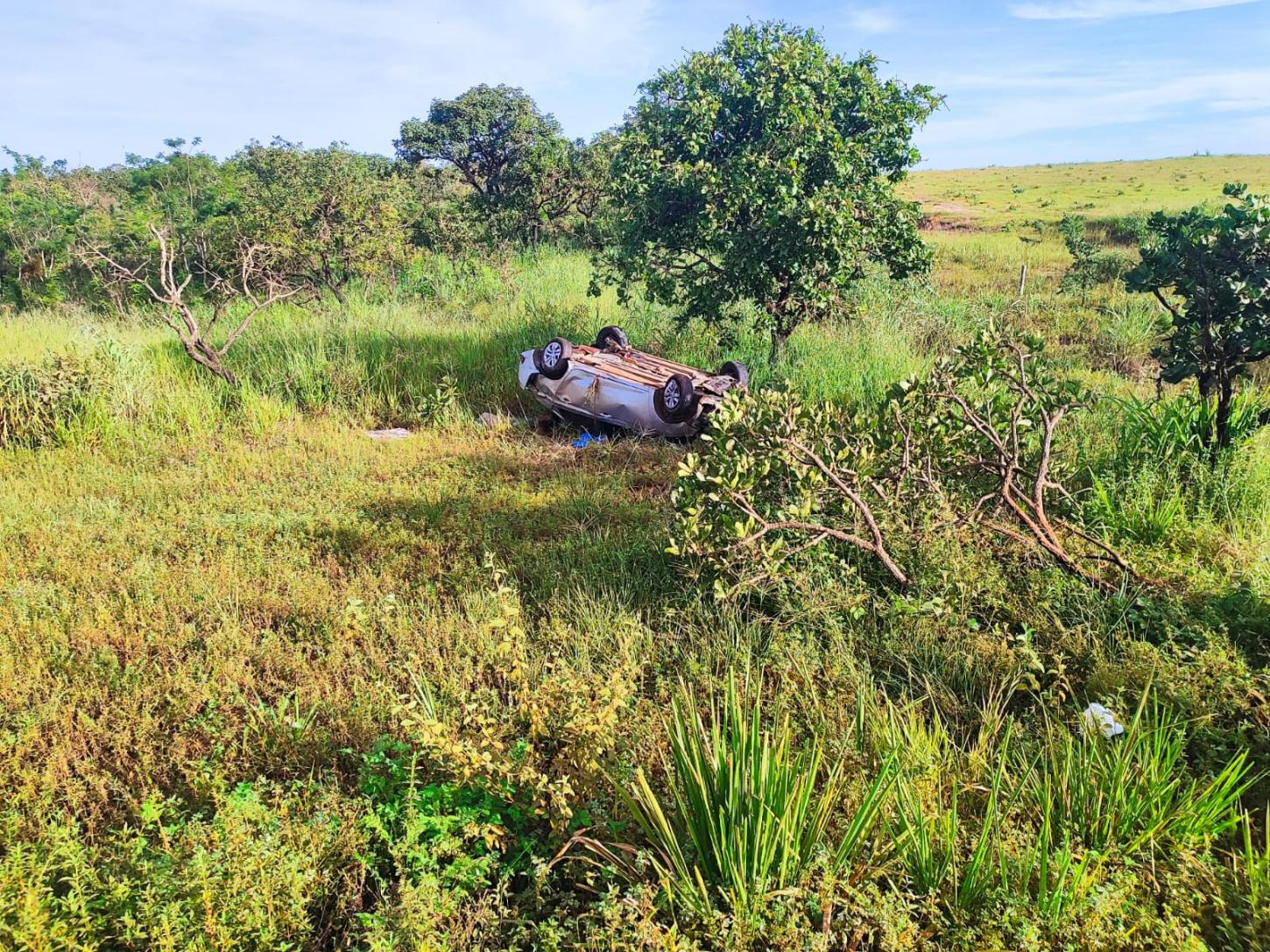 Adolescente é encaminhado à UPA após capotamento na BR-070