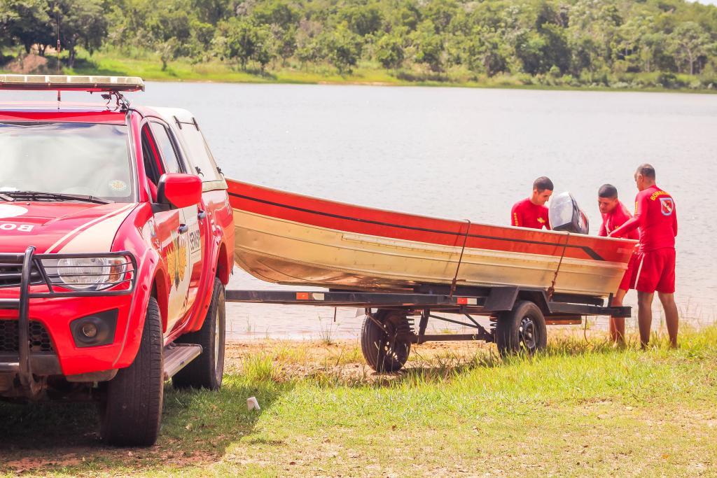Corpo de Bombeiros resgata corpo em decomposição no Rio Vermelho