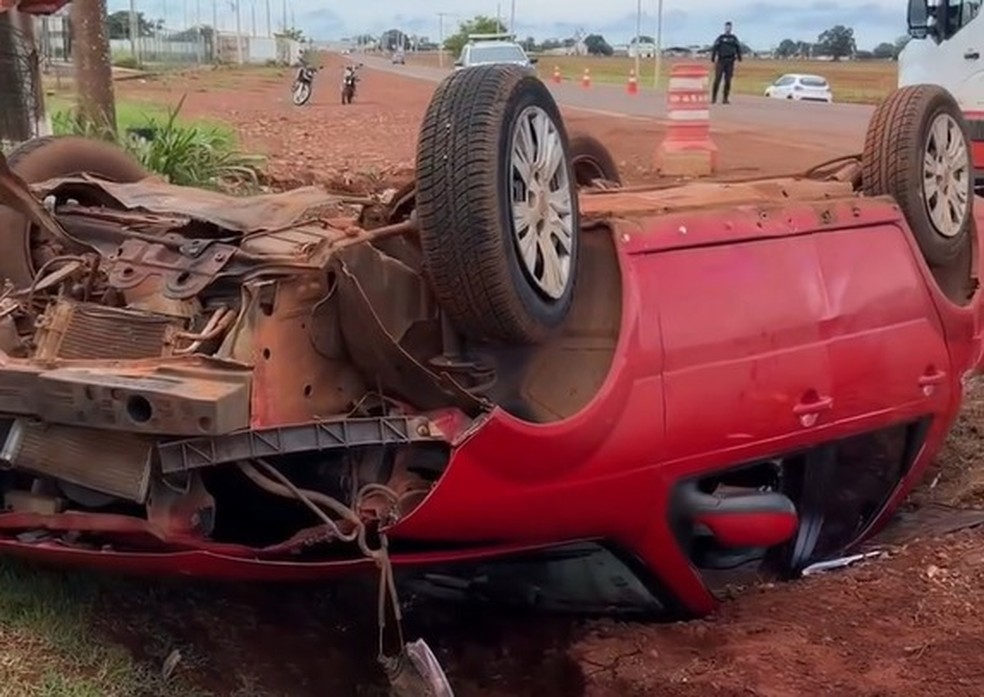 Motorista é resgatado após ficar preso às ferragens em capotamento em Tangará da Serra