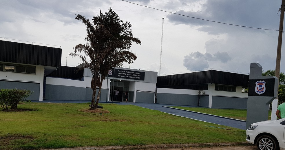 Mulher é detida após ameaçar família e tentar incendiar casa em Várzea Grande