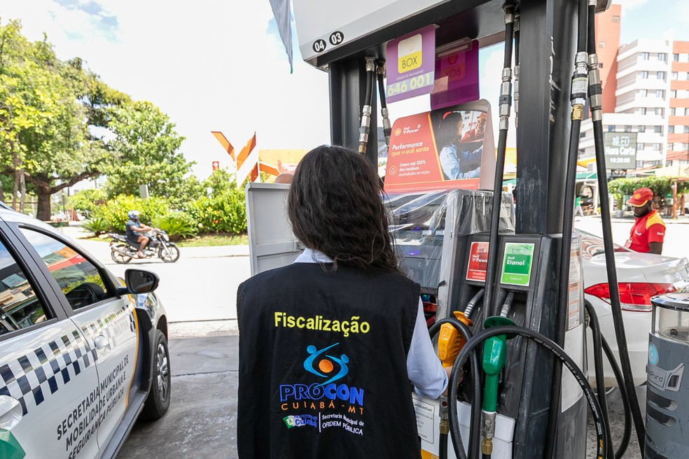 Procon cobra explicações de 151 postos por aumento no preço dos combustíveis em Cuiabá