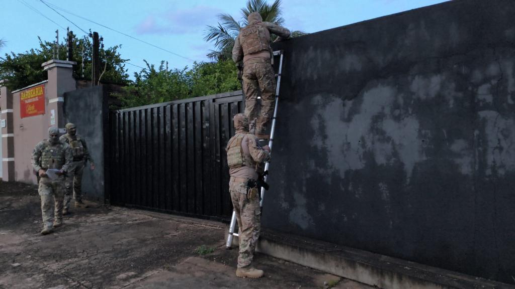Polícia Civil cumpre 97 ordens judiciais contra mais criminosos envolvidos em roubo em Confresa