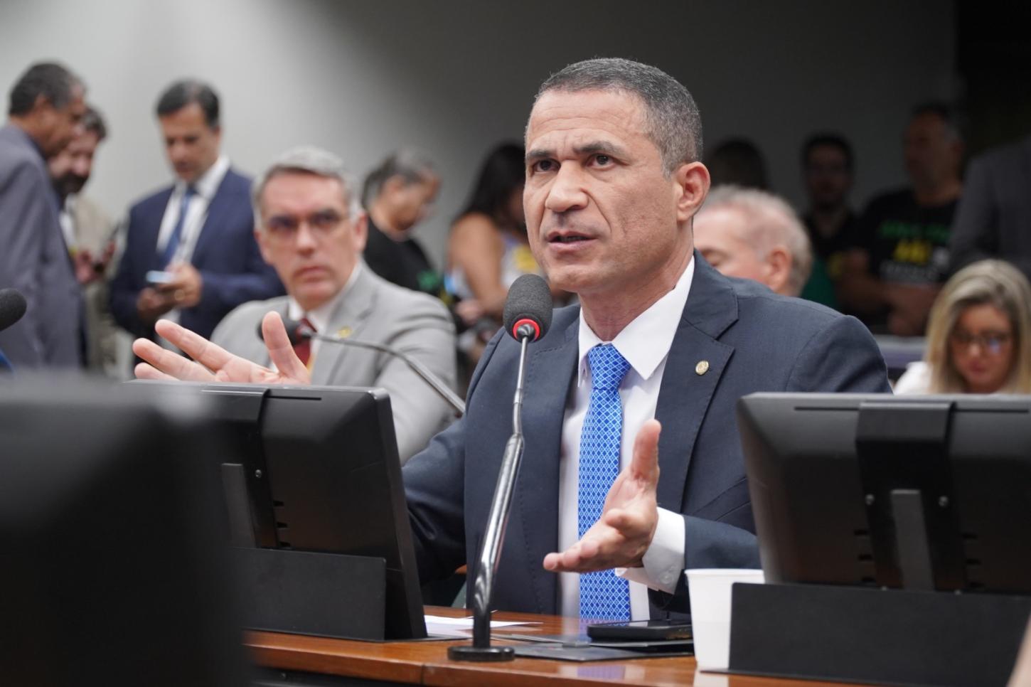 Redução da maioridade penal para 16 anos avança com aprovação na CCJ da Câmara