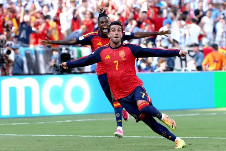 Espanha vence Argentina na prorrogação e é campeã da Copa do Mundo com emoção