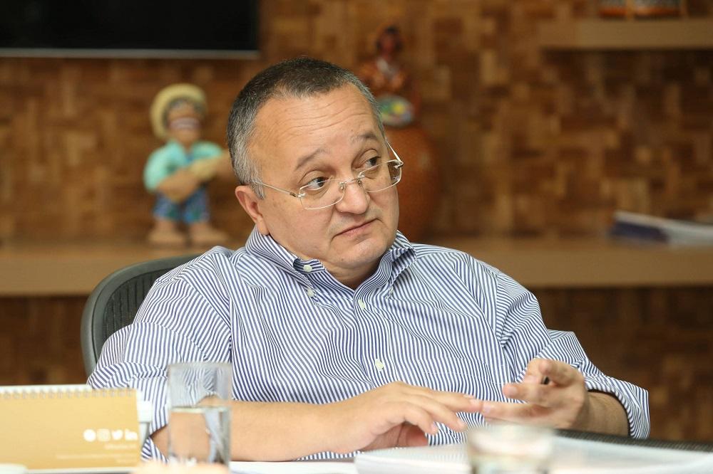 Pedro Taques é condenado a pagar R$ 60 mil por ataques contra Mauro