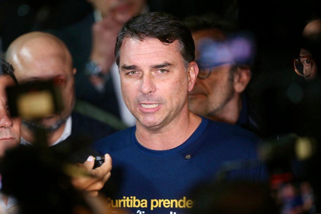Quaest em MT: Flávio Bolsonaro, 43%; Lula, 26%; Ronaldo Caiado, 4%; Renan Santos; 3%; Romeu Zema, 2%