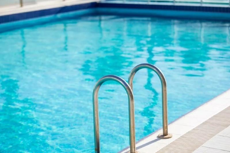 Cuiabá; Menina de 1 ano morre afogada após cair em piscina
