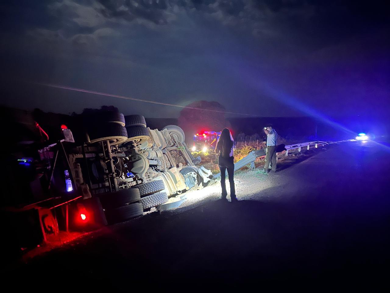 Primavera do Leste; Motorista morre após carreta tombar na BR-070