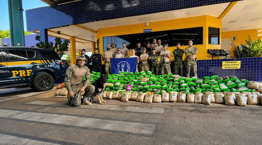 Várzea Grande; PRF prende casal que transportava quase meia tonelada de drogas em caminhão de mudança
