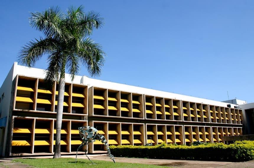 Alunos recebiam auxílios sem seleção e devolviam dinheiro a funcionária da UFMT, aponta TCU