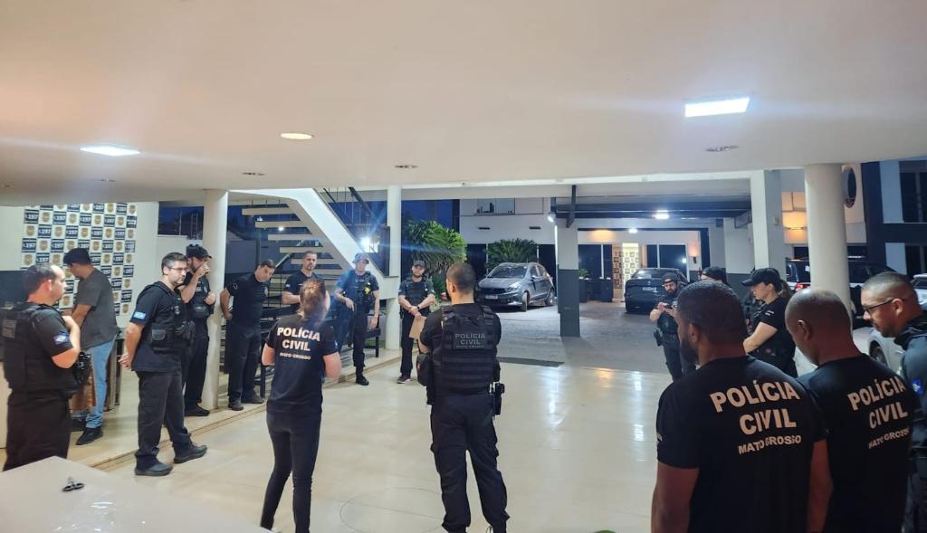 Polícia Civil desarticula célula de facção criminosa que promovia treinamento armado para membros em MT