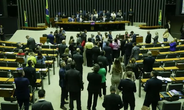 Ação contra emendas impositivas quer devolver orçamento ao Executivo
