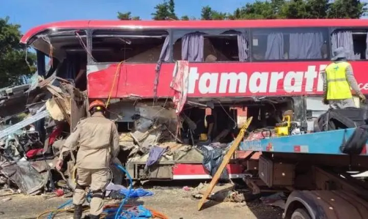 Acidente grave entre ônibus e carreta deixa 11 mortos na BR-163 em Sorriso