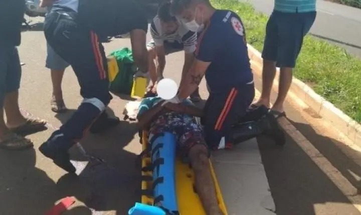 Adolescente se envolve em acidente com uma motocicleta, foge da PM e colide novamente em carreta