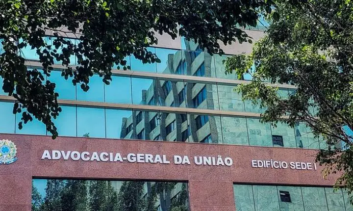 AGU dá parecer contra escolas cívico-militares do RS 