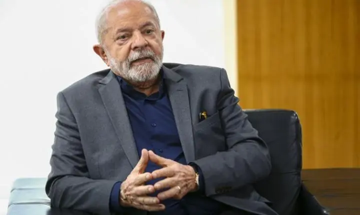 “Alguém que pratica assédio não vai ficar no governo”, diz Lula