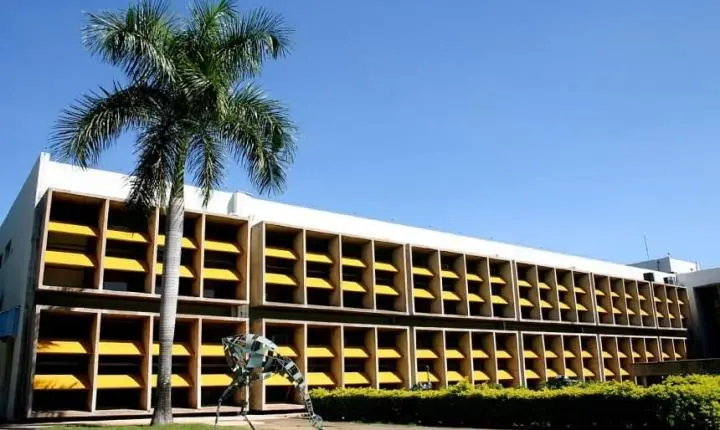 Alunos recebiam auxílios sem seleção e devolviam dinheiro a funcionária da UFMT, aponta TCU