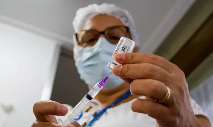 Anvisa libera Coronavac para faixa de 6 a 17 anos e veta uso de 5 a 3