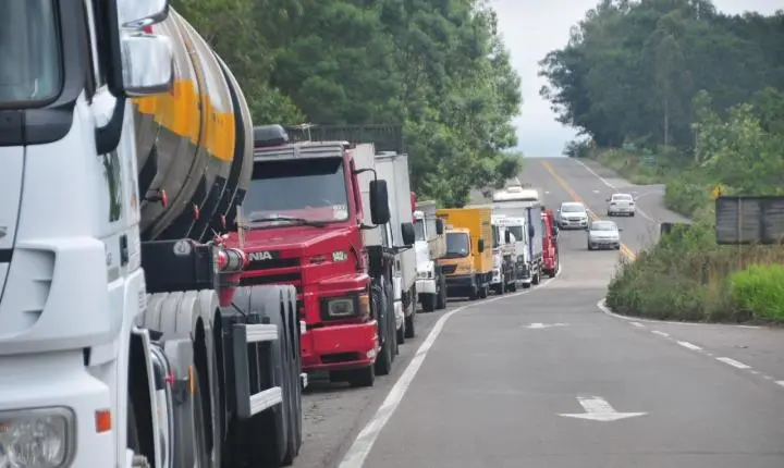 Auxílio caminhoneiro: prazo para autodeclaração é prorrogado para o dia 12; veja como fazer