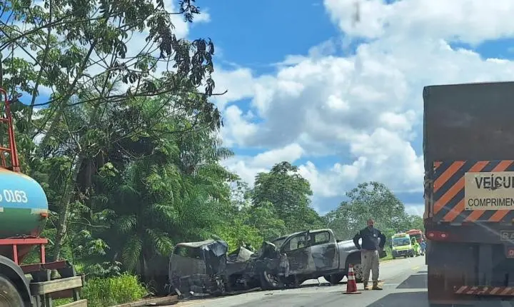 Batida entre carros mata uma pessoa e deixa quatro feridas na BR-163 em MT