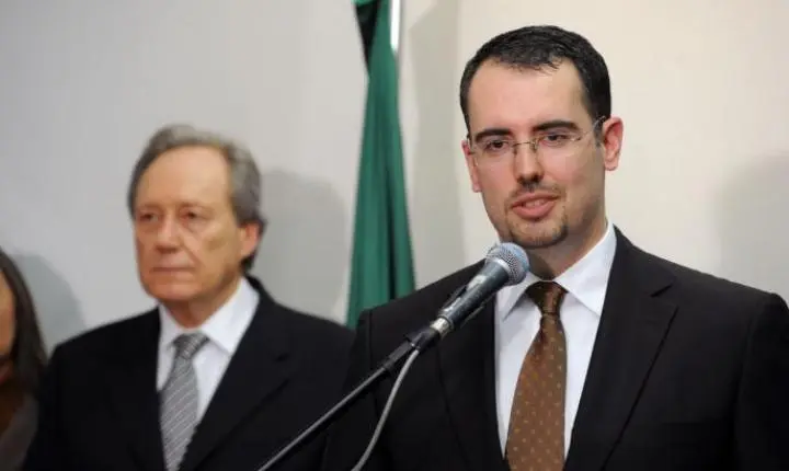 Bolsonaro nomeia André Tavares como novo ministro substituto do TSE