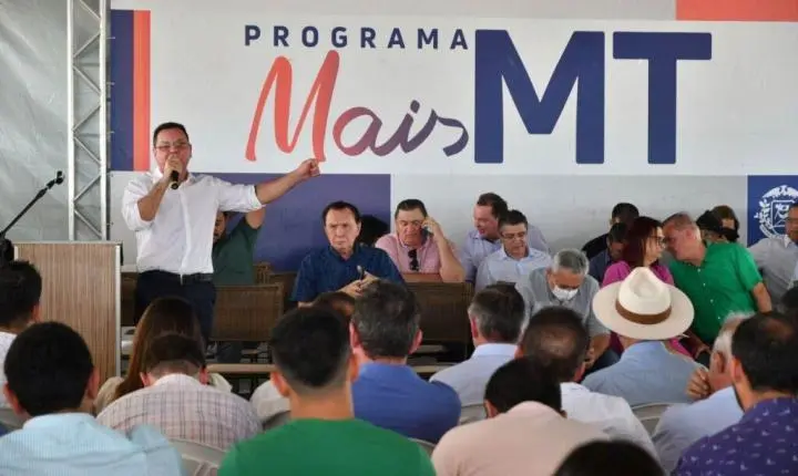 Botelho entrega máquinas e equipamentos para alavancar agricultura familiar e manutenção de estradas