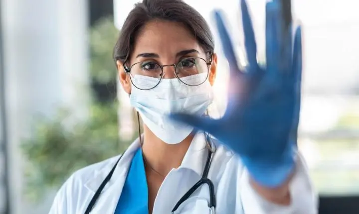 Brasil completa 15 dias com média abaixo de 300 mortes pela Covid