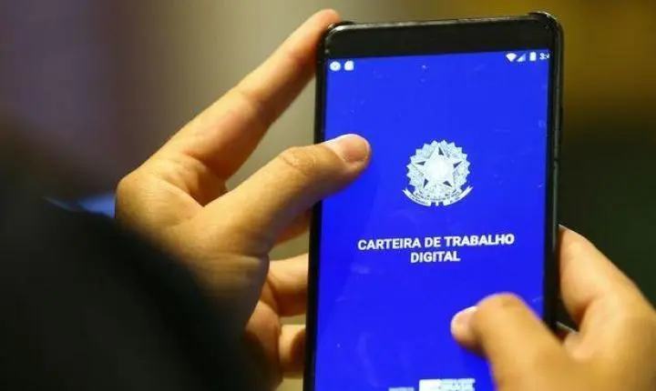 Brasil cria 2 milhões de empregos com carteira assinada em 2022