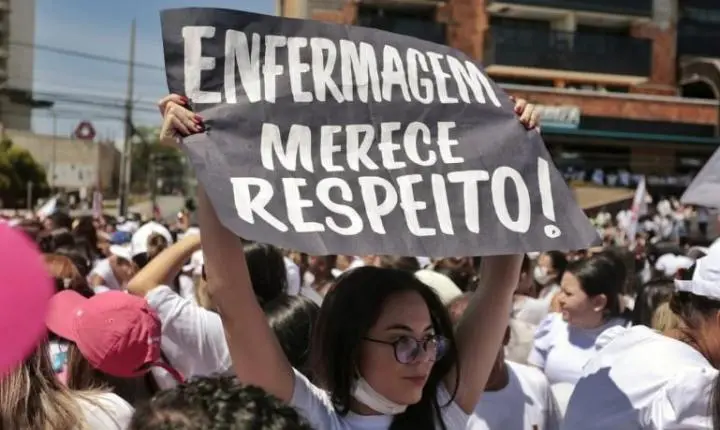 Câmara adia decisão sobre recursos para piso da enfermagem