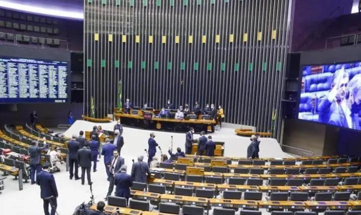 Câmara derruba veto de Bolsonaro a fundo eleitoral de R$ 5,7 bilhões