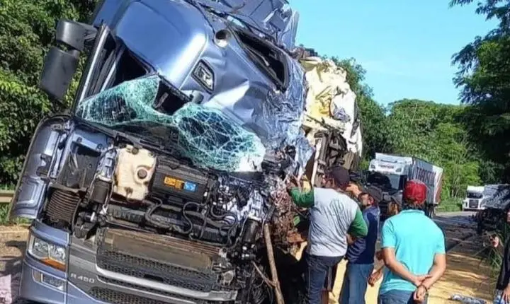 Caminhoneira conhecida como 'Musa das estradas' sofre acidente em carreta e faz cirurgia em MT