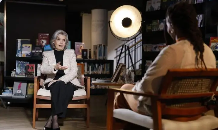 Cármen Lúcia fala em resistir contra autoritarismos e retrocesso civil