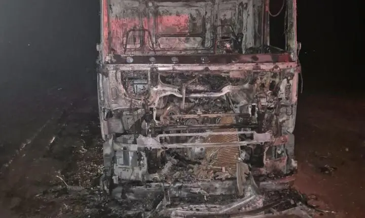 Carreta pega fogo e Corpo de Bombeiros é acionado em Paranatinga