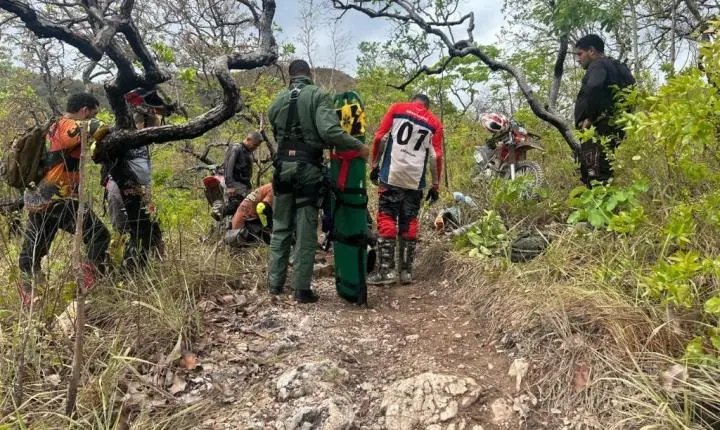 Ciopaer resgata piloto de motocross após acidente durante trilha em Chapada dos Guimarães
