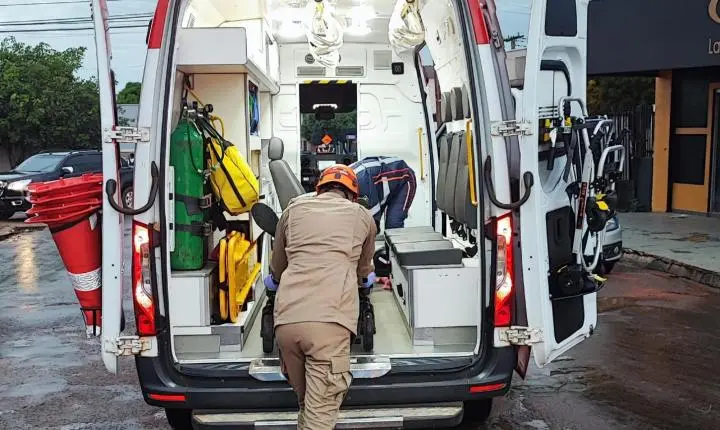 Corpo de Bombeiros Militar atende vítimas de acidente de trânsito envolvendo motocicletas