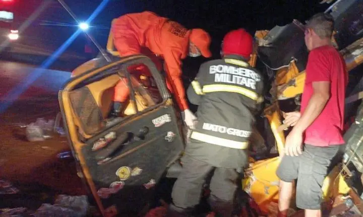 Corpo de Bombeiros realiza atendimento a vítimas de acidentes de trânsito registrados durante a madrugada de sábado