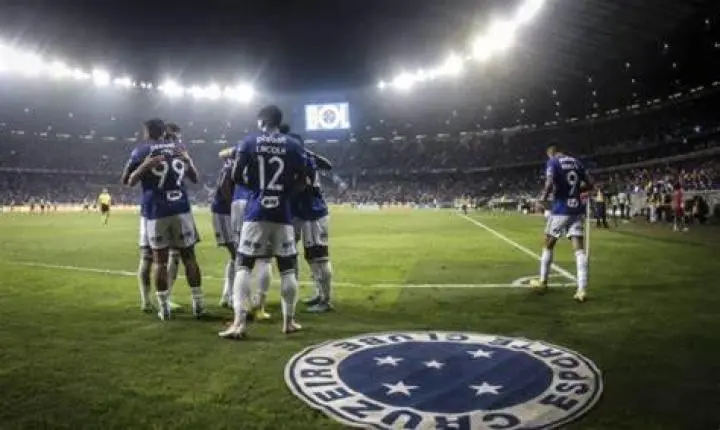 Cruzeiro volta à Série A: de caso de polícia ao acesso com Ronaldo