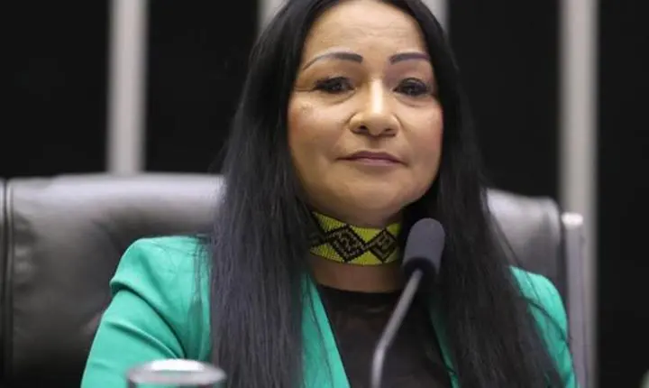 Deputada é cassada por pagar tratamento estético com dinheiro público