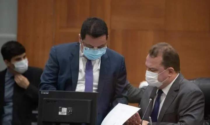 Deputados aprovam continuação de VI para profissionais da saúde e congelamento do IPVA